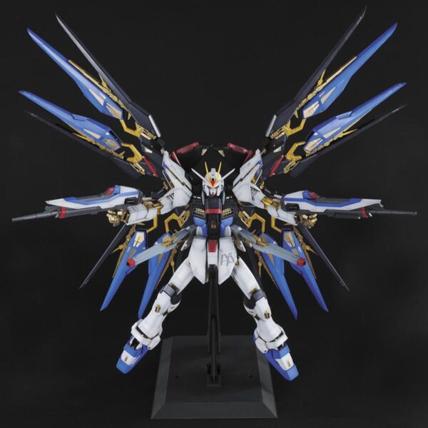 PG ZGMF-X20A Strike Freedom Gundam (1/60) 攻擊自由鋼彈：圖片 3